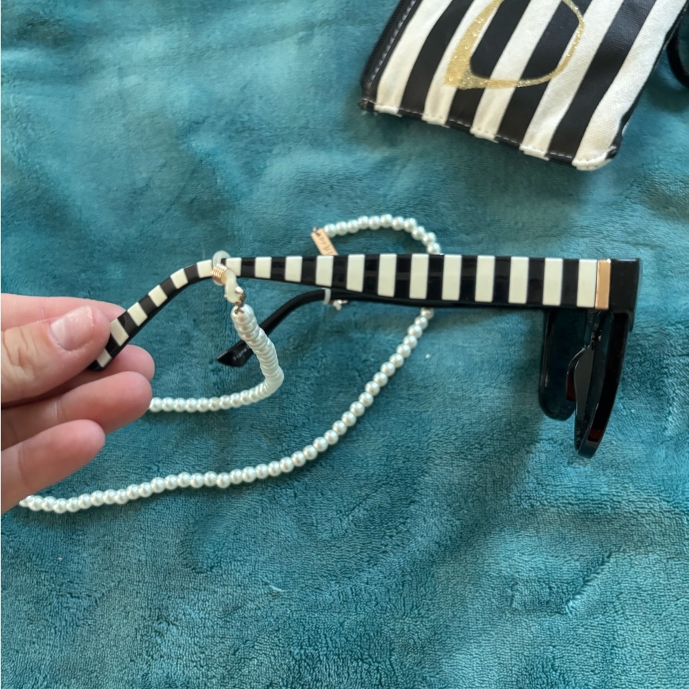 Betsey Johnson Black Sunglasses with Pearl Chain - Picture 2 of 3